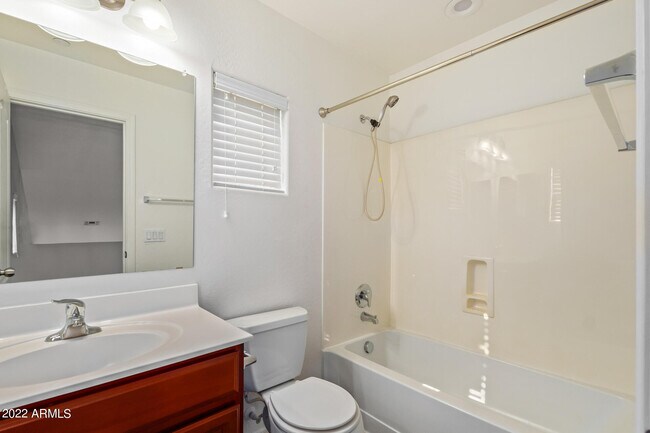 Building Photo - 2948 N Evergreen St