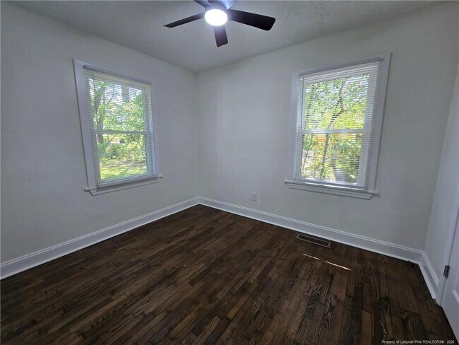 Building Photo - 4909 Walnut Dr