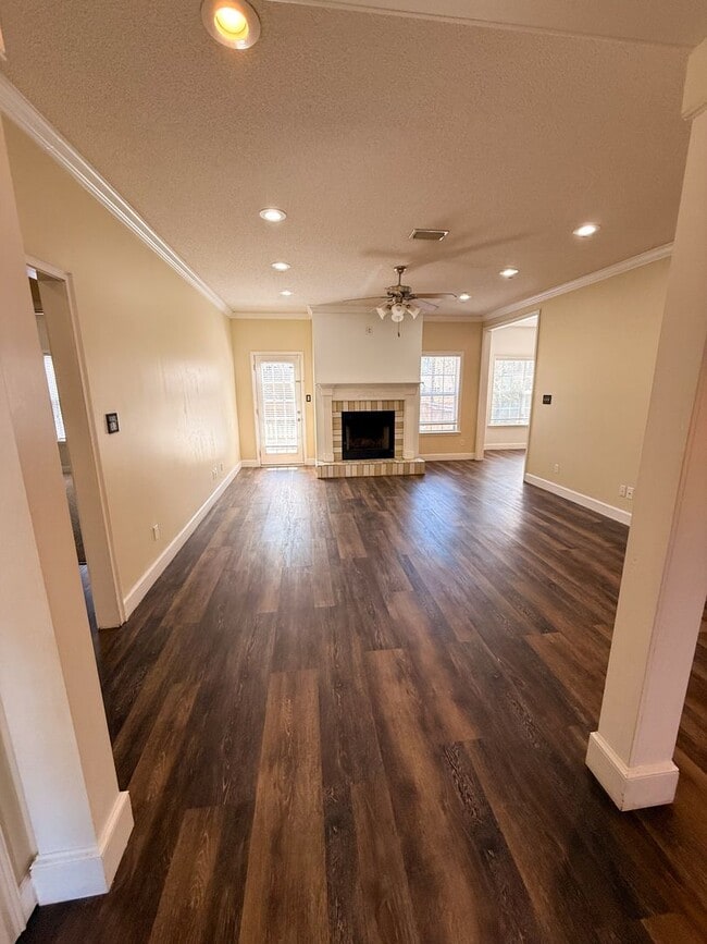 Building Photo - 2409 Riverside Dr