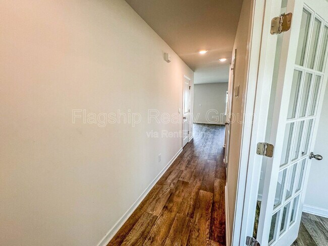 Building Photo - 2136 Montalvan Dr