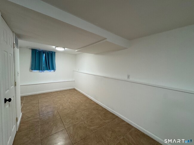 Building Photo - 547 Laurel St