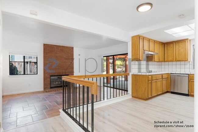 Building Photo - 5429 Cabrillo Sur