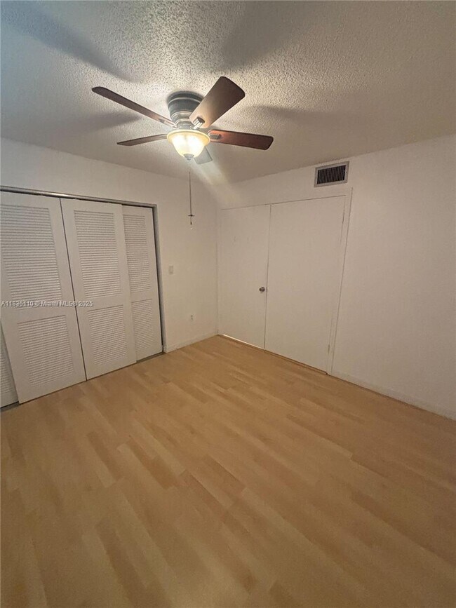 Building Photo - 1150 Collins Ct
