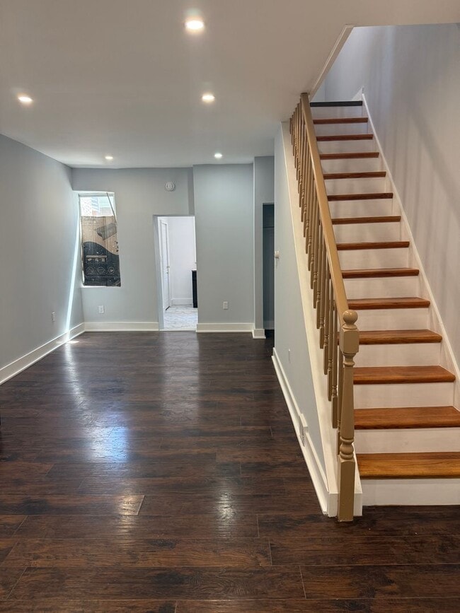 Building Photo - Charming 2-Bedroom Home in Port Richmond Available For Rent!