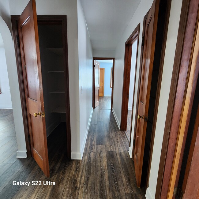 Hallway - 844 Mayflower Dr