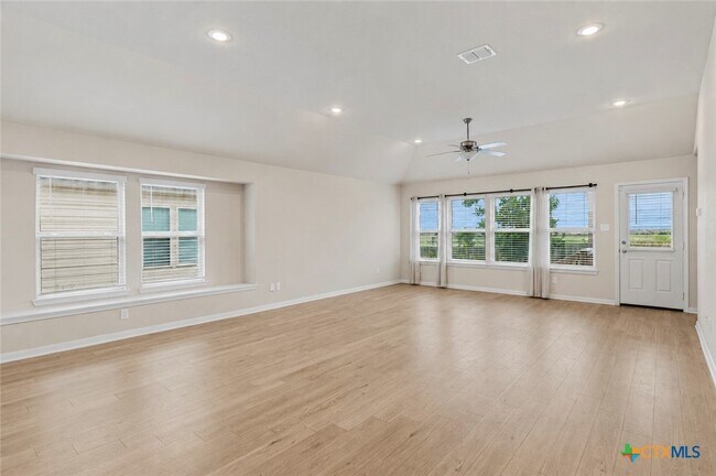 Building Photo - 2905 Greenbriar Rd