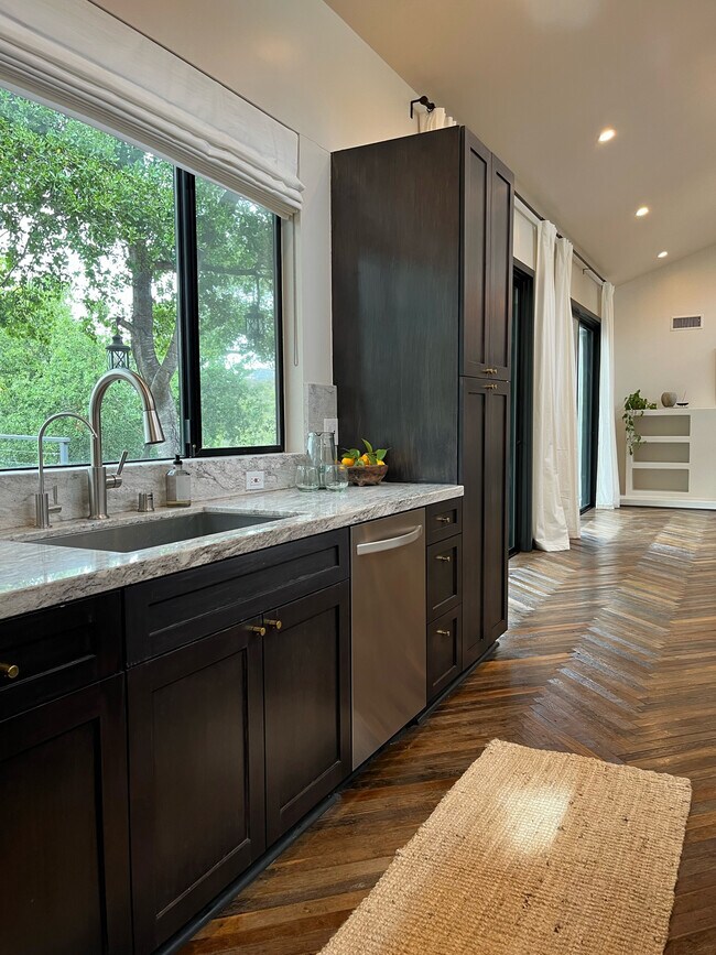 Building Photo - 21273 Entrada Rd