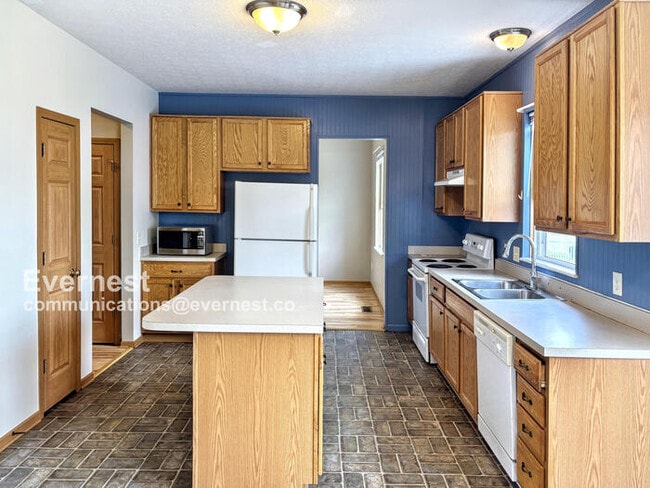 Building Photo - 817 Bent Oak Dr
