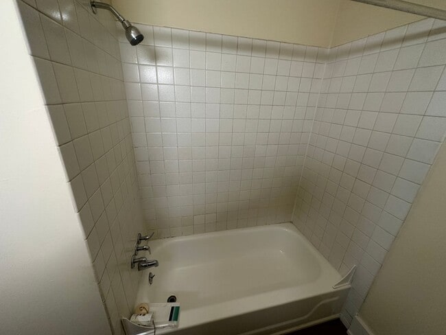 Building Photo - 416 Daly St