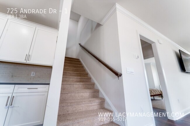 Building Photo - 725 Andrade Dr