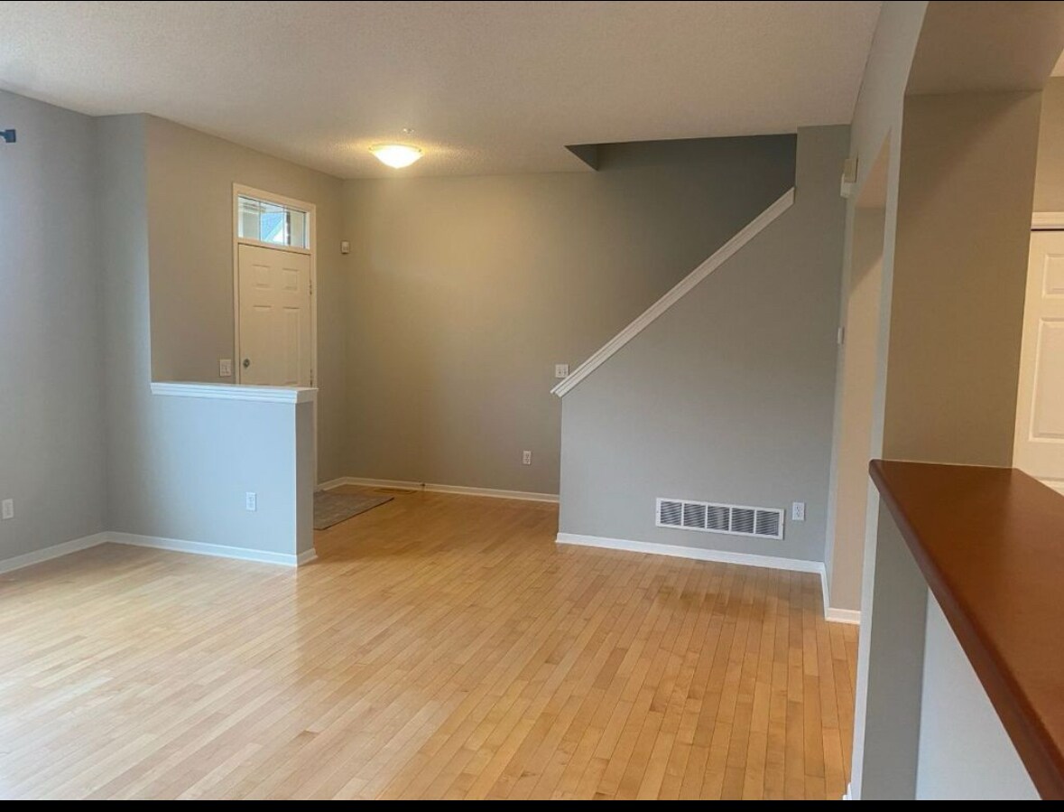 Building Photo - 11346 Stratton Ave
