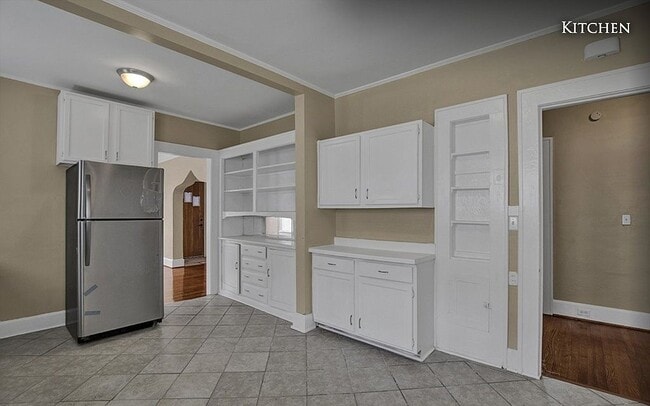 Building Photo - 854 5th St W