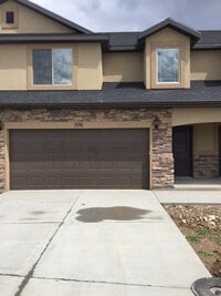 Building Photo - Brand New Townhome Ready for You!!