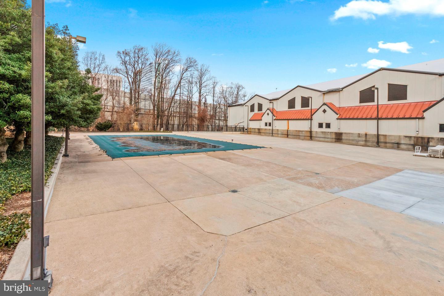 Two outdoor pools - 1800 Old Meadow Rd