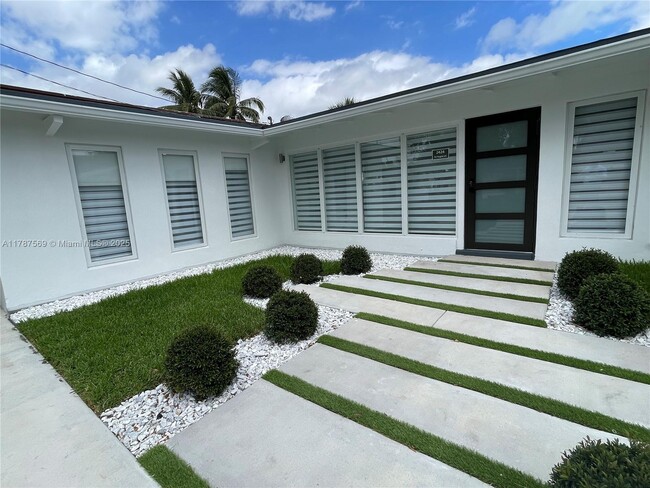 Building Photo - 2424 Tortugas Ln