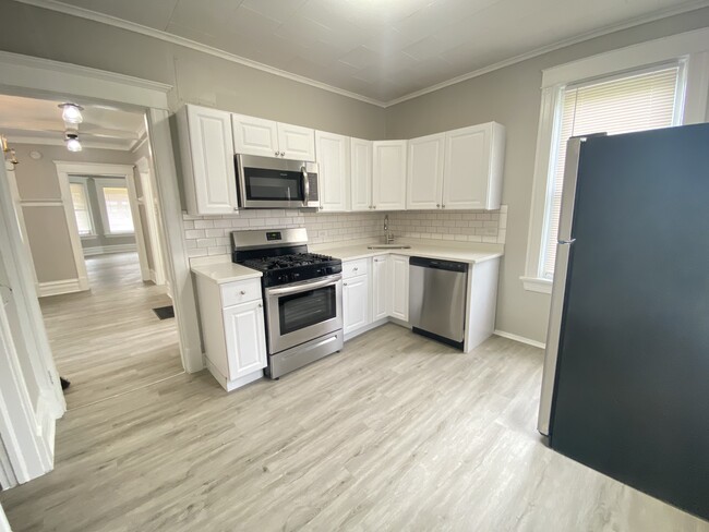 Upgraded remodeled kitchen - 3842 W Division St