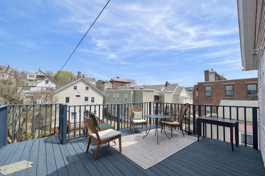 Building Photo - 585 Somerville Ave