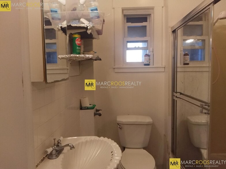 Building Photo - 154 Webster Ave