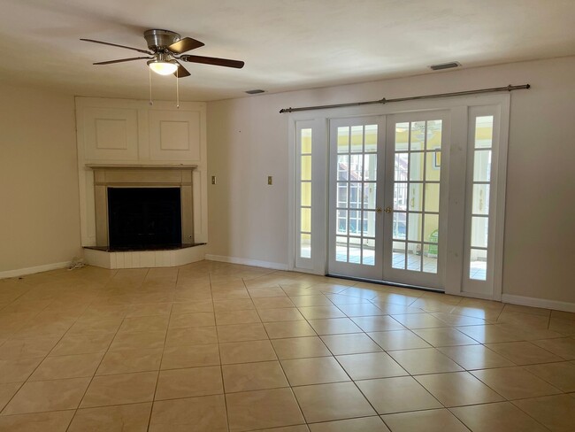 Building Photo - 3 Bed 2.5 Bath Chesapeake Bay Townhome!