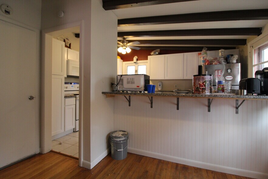 Building Photo - 5 Cobblestone Rd