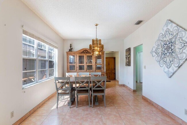 Building Photo - 509 Plymouth Rd