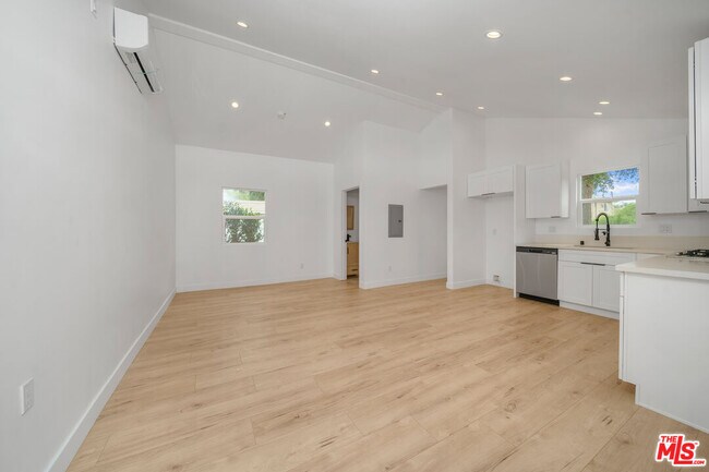 Building Photo - 6835 Yolanda Ave