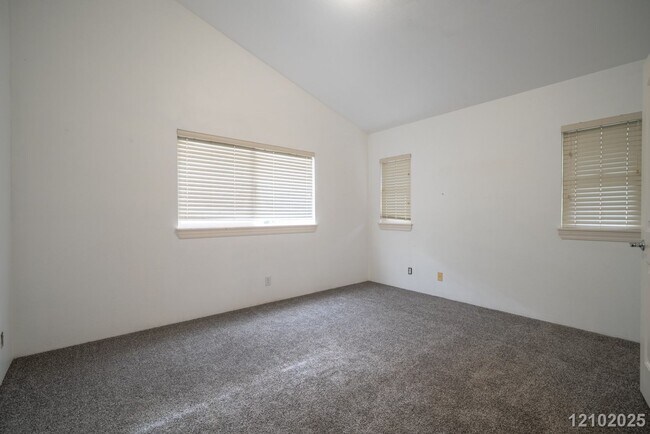 Building Photo - $3500 l 3 Bed / 2 Bath / 2 Parking IN SEA COUNTRY W 12 SOLAR PANELS