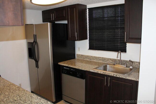 Building Photo - 6283 La Costa Dr