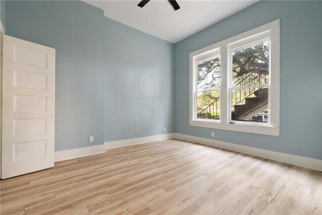 Building Photo - 3210 Hampton Rd