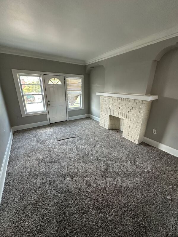 Building Photo - 3285 E 143rd St