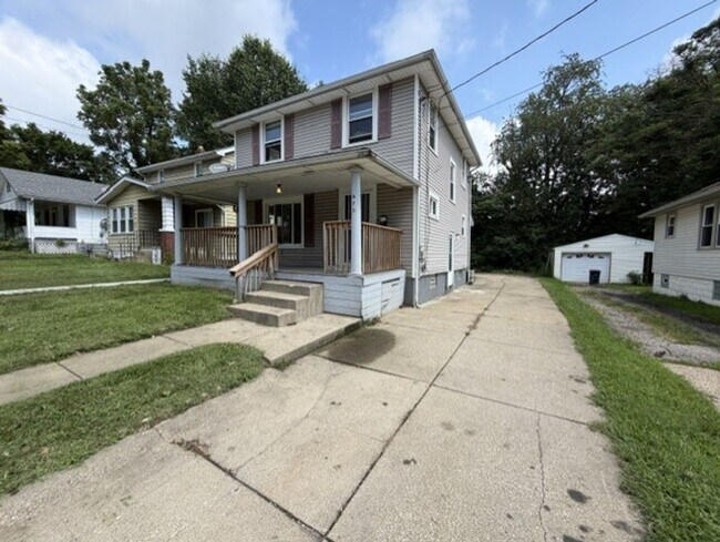 Building Photo - 674 Hudson Ave
