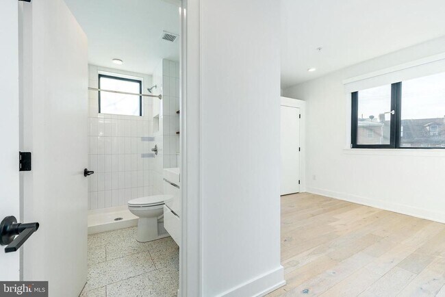 Building Photo - 965 Frankford Ave