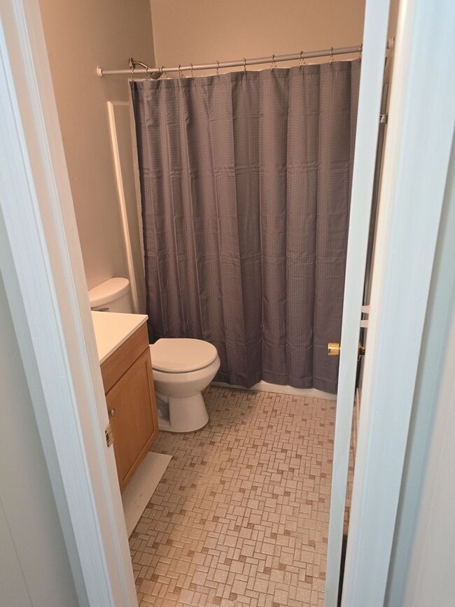 Building Photo - 1 bed 1 bath duplex Right off Garners Ferry Minutes from all the shopping and dinning