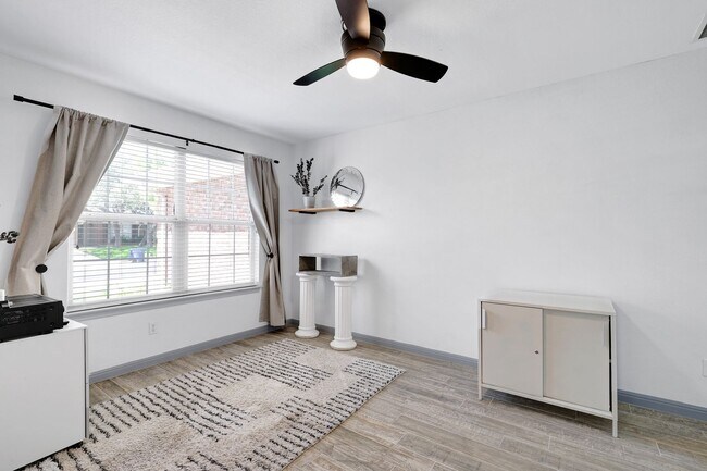 Building Photo - 9815 Lockberry Ln