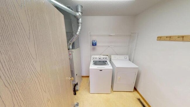 Building Photo - 306 S 13th St