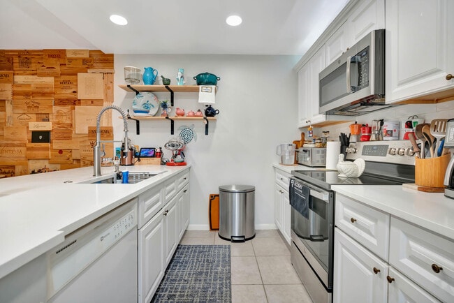 Building Photo - 148 Heritage Way