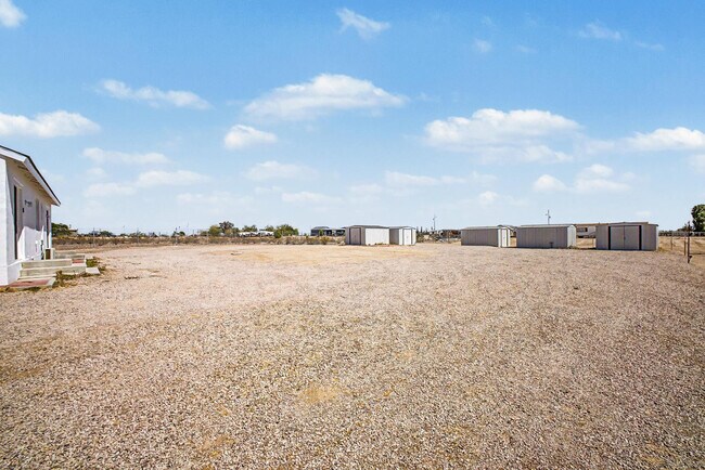 Building Photo - 34233 W Sahuaro St