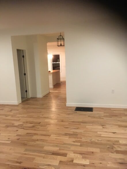 Building Photo - 704 cherry st