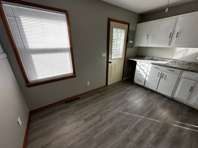 Building Photo - LaVista Charmer
