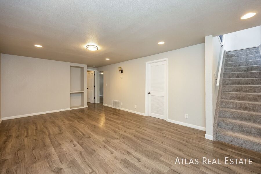 Building Photo - 2311 Sonoma Dr