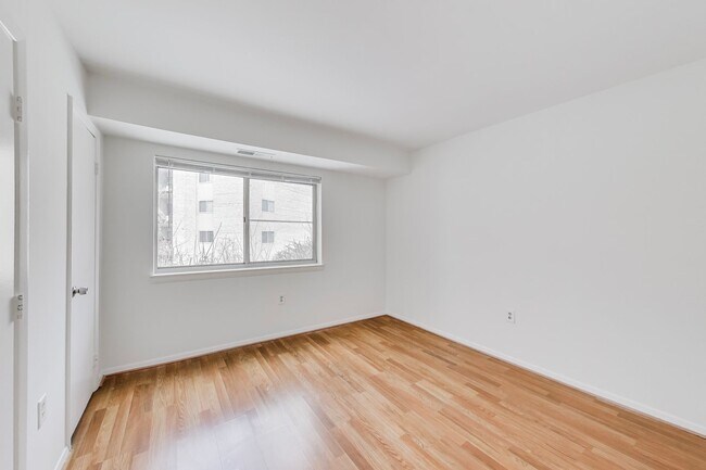 Building Photo - 2BD/1BA in Bethesda Park - Feeds to WJ HS - Great location - Close to Walter Reed & METRO