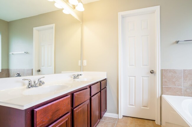 Building Photo - 1023 Doubletree Glen Dr