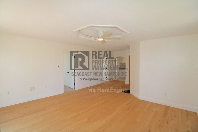 Building Photo - 94 Lakeshore Dr