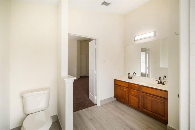Building Photo - 315 Brushy Glen Dr