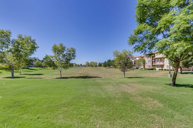 Building Photo - 860 S Adam Way