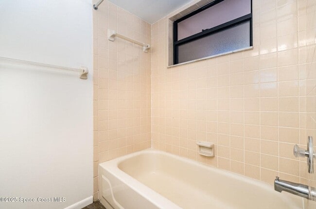 Building Photo - 3549 Muirfield Dr