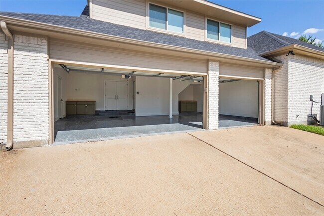 Building Photo - 17327 Davenport Rd