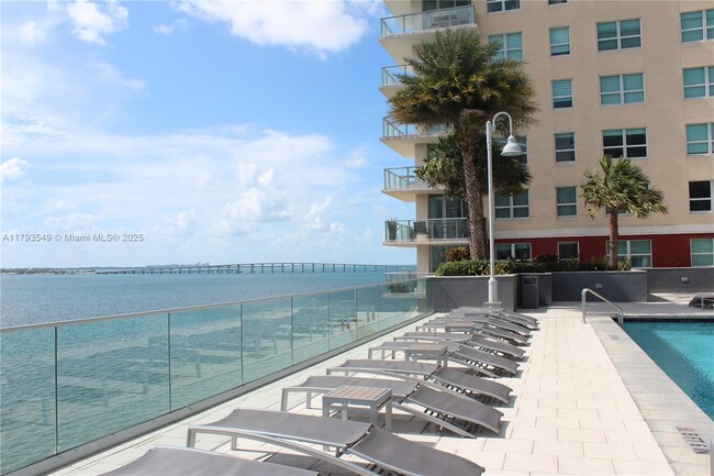 Building Photo - 1155 Brickell Bay Dr
