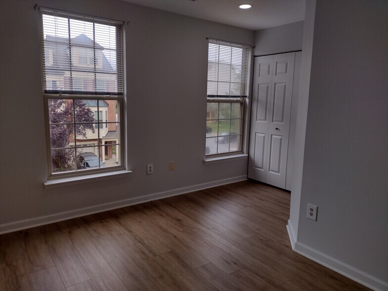 Building Photo - 12 Bailey Ln