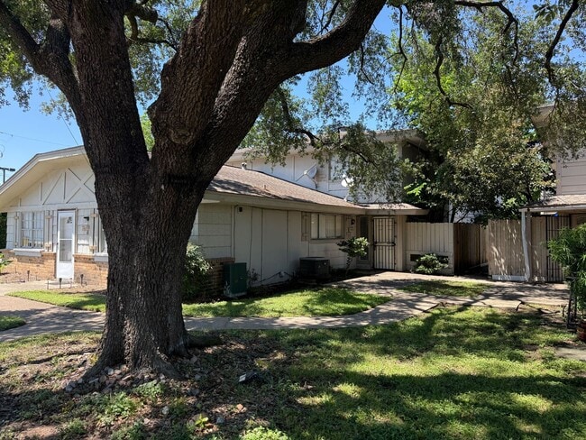 Building Photo - 2 BR 1 BA rental